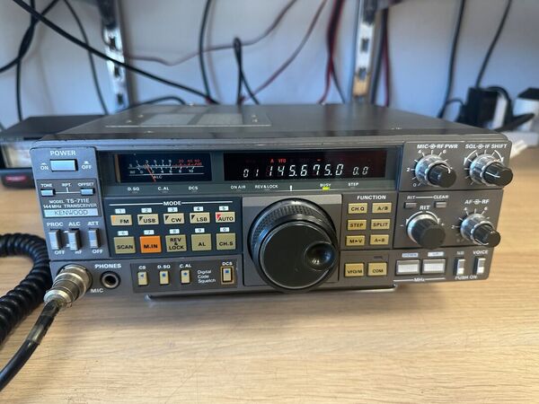 KENWOOD TS 711 VHF ALL MODE ALIMENTAZIONE A 220 V OTTIMO