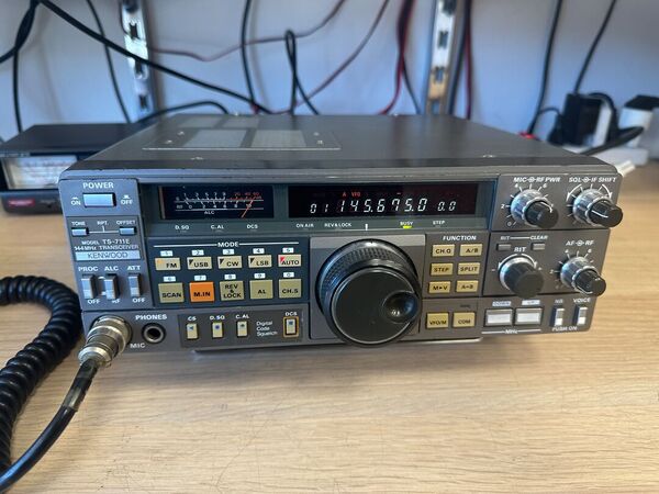 KENWOOD TS 711 VHF ALL MODE ALIMENTAZIONE A 220 V OTTIMO