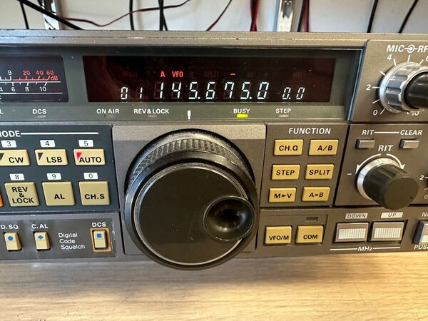 KENWOOD TS 711 VHF ALL MODE ALIMENTAZIONE A 220 V OTTIMO