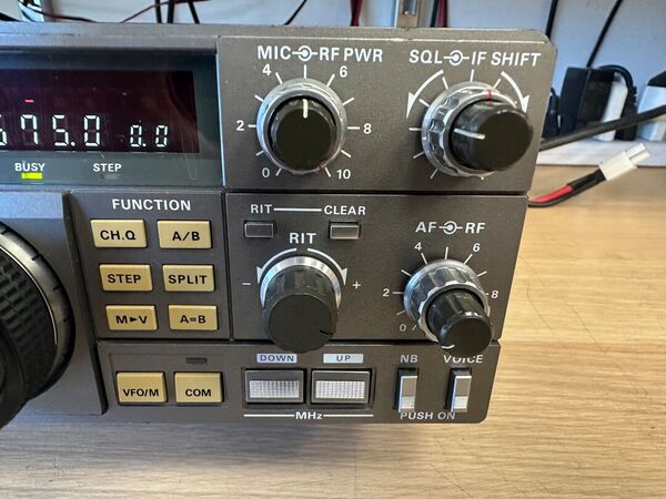 KENWOOD TS 711 VHF ALL MODE ALIMENTAZIONE A 220 V OTTIMO