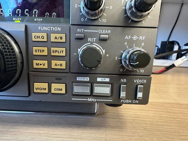 KENWOOD TS 711 VHF ALL MODE ALIMENTAZIONE A 220 V OTTIMO