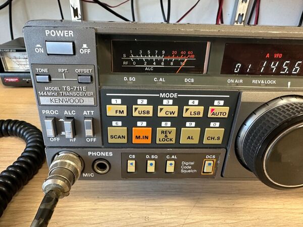 KENWOOD TS 711 VHF ALL MODE ALIMENTAZIONE A 220 V OTTIMO