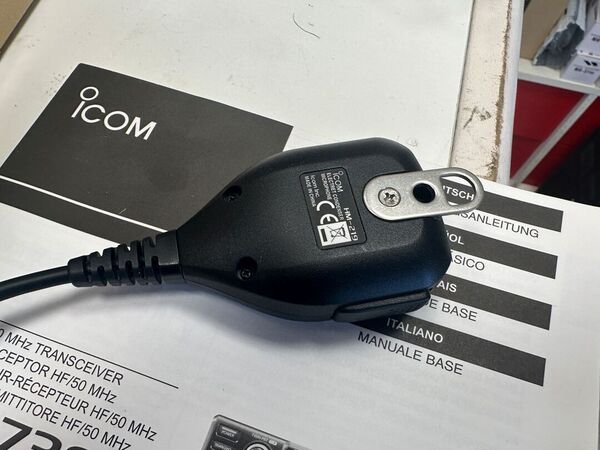 ICOM IC 7300 HF E 50 MHZ ALL MODE OTTIMO CON IMBALLO