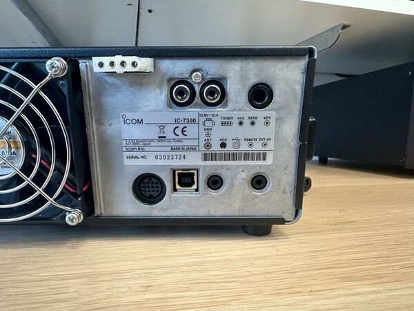 ICOM IC 7300 HF E 50 MHZ ALL MODE OTTIMO CON IMBALLO