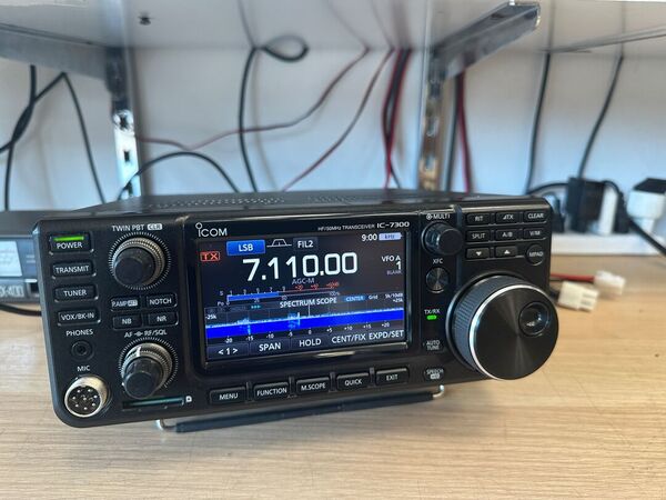 ICOM IC 7300 HF E 50 MHZ ALL MODE OTTIMO CON IMBALLO