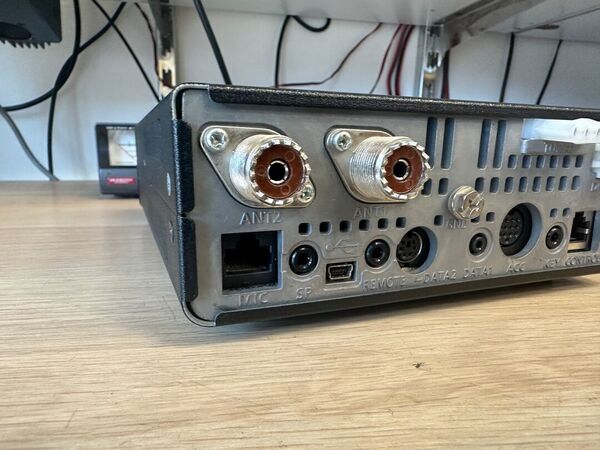ICOM IC 7100 QUADRIBANDA ALL MODE OTTIMO