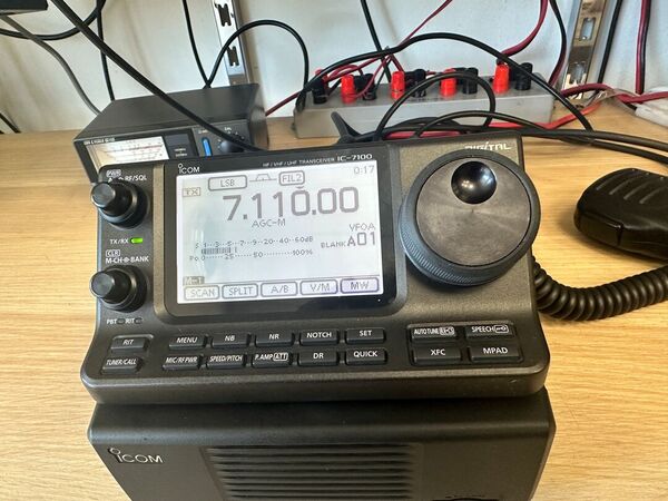 ICOM IC 7100 QUADRIBANDA ALL MODE OTTIMO