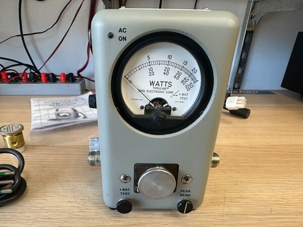 BIRD WATTMETRO MODEL 4314 ALIMENTAZIONE A 220 V OTTIMO E RARO COMPRESO DI N 2 TAPPI