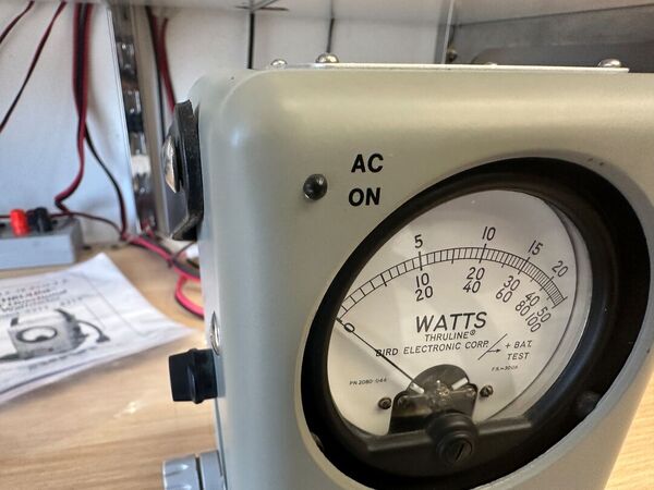 BIRD WATTMETRO MODEL 4314 ALIMENTAZIONE A 220 V OTTIMO E RARO COMPRESO DI N 2 TAPPI
