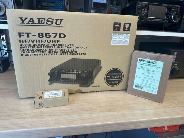 YAESU FT 857 D QUADRIBANDA ALL MODE COME NUOVO CON KIT YSK 857 , TXCO, CAVO PROGRAMMAZIONE  IMBALLO GARANZIA CSY AND SON