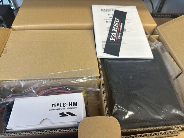 YAESU FT 857 D QUADRIBANDA ALL MODE COME NUOVO CON KIT YSK 857 , TXCO, CAVO PROGRAMMAZIONE  IMBALLO GARANZIA CSY AND SON