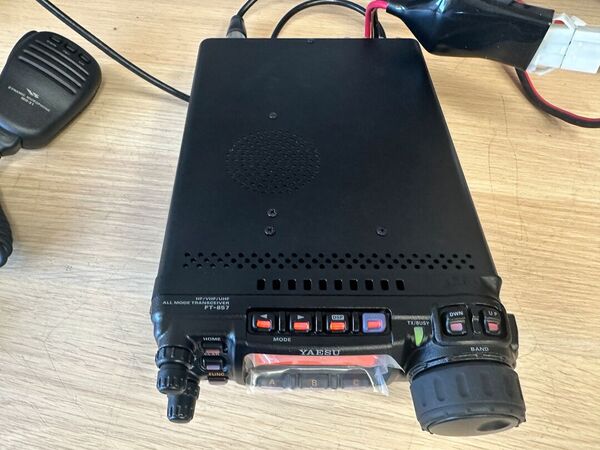 YAESU FT 857 D QUADRIBANDA ALL MODE COME NUOVO CON KIT YSK 857 , TXCO, CAVO PROGRAMMAZIONE  IMBALLO GARANZIA CSY AND SON