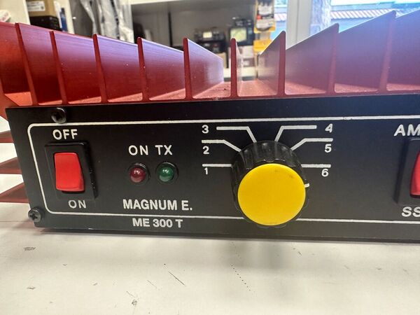 MAGNUM ME 300 T AMPLIFICATORE LINEARE 26-3' MHZ OTTIMO