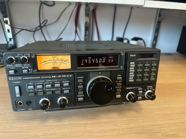 ICOM IC R 7000 RICEVITORE DA 26 MHZ A 2 GHZ ALL MODE OTTIMO ALIMENTAZIONE A 220 V
