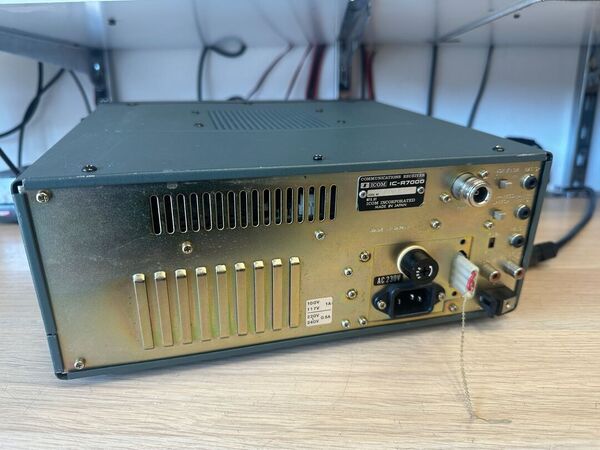 ICOM IC R 7000 RICEVITORE DA 26 MHZ A 2 GHZ ALL MODE OTTIMO ALIMENTAZIONE A 220 V