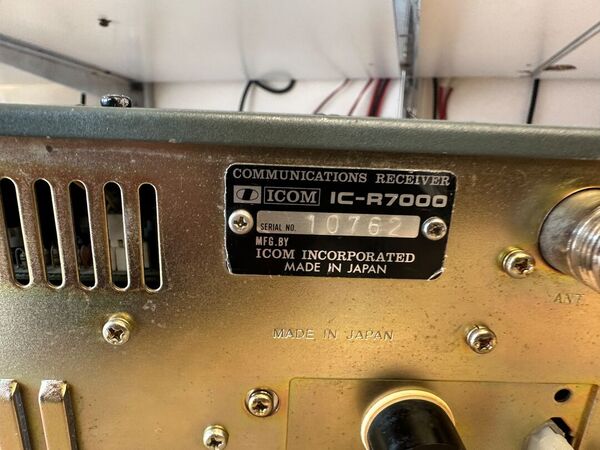 ICOM IC R 7000 RICEVITORE DA 26 MHZ A 2 GHZ ALL MODE OTTIMO ALIMENTAZIONE A 220 V