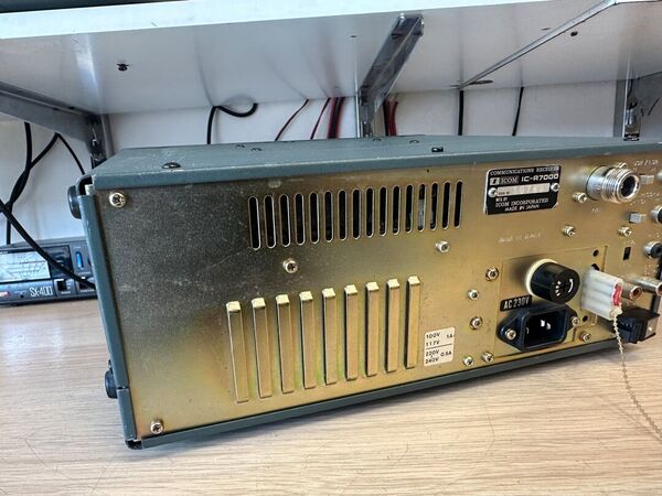 ICOM IC R 7000 RICEVITORE DA 26 MHZ A 2 GHZ ALL MODE OTTIMO ALIMENTAZIONE A 220 V