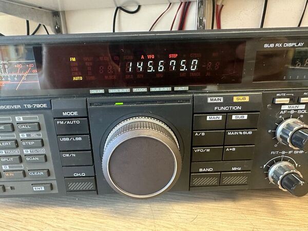 KENWOOD TS 790 TRIBANDA ALL MODE 144 430 1200 (FUNZIONANTE SOLO IN RX 1200) OTTIMO CON SUB TONI