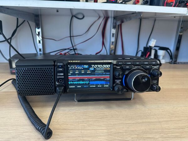 YAESU FT 710 AESS HF E 50 MHZ ALL MODE COME NUOVO 2025 GARANZIA CSY AND SON RESIDUA 4 ANNI CON IMBALLO