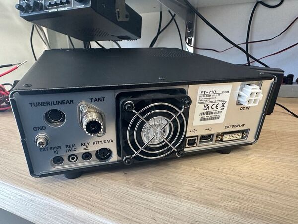 YAESU FT 710 AESS HF E 50 MHZ ALL MODE COME NUOVO 2025 GARANZIA CSY AND SON RESIDUA 4 ANNI CON IMBALLO