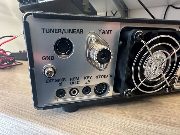 YAESU FT 710 AESS HF E 50 MHZ ALL MODE COME NUOVO 2025 GARANZIA CSY AND SON RESIDUA 4 ANNI CON IMBALLO