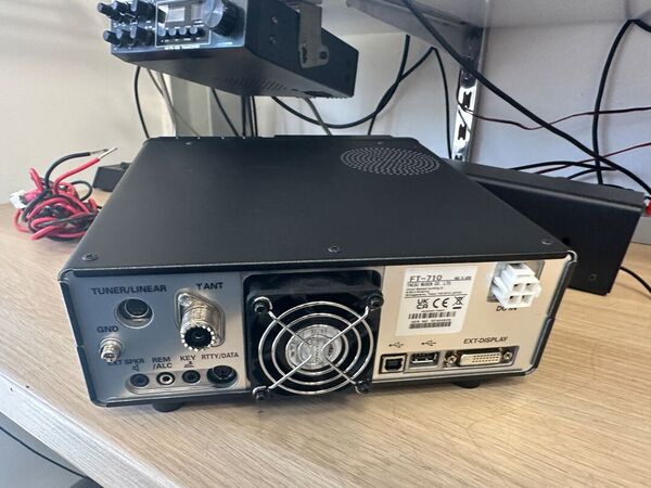 YAESU FT 710 AESS HF E 50 MHZ ALL MODE COME NUOVO 2025 GARANZIA CSY AND SON RESIDUA 4 ANNI CON IMBALLO