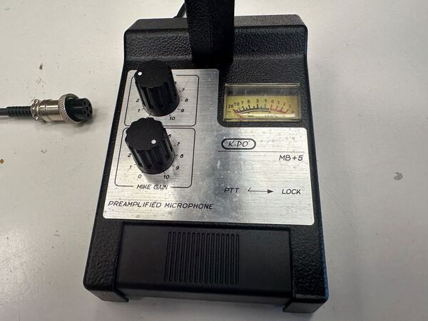 K-PO MB + 5 MIKE BASE IDENTICO ZETAGI MB+5 AMPLIFICATO CON TONE COME NUOVO ATTACCO A 6 PIN CON IMBALLO