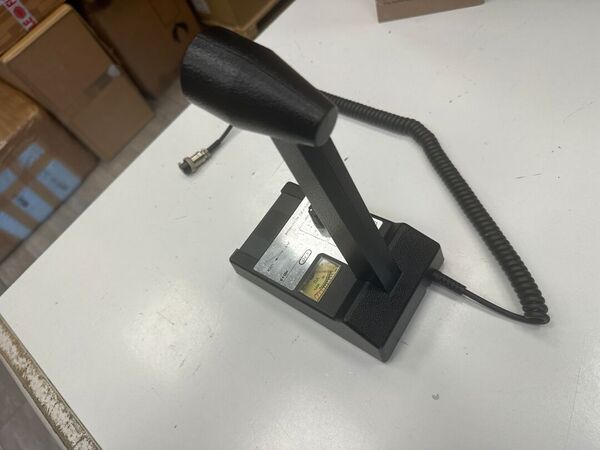K-PO MB + 5 MIKE BASE IDENTICO ZETAGI MB+5 AMPLIFICATO CON TONE COME NUOVO ATTACCO A 6 PIN CON IMBALLO