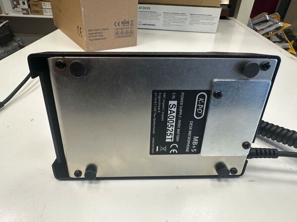 K-PO MB + 5 MIKE BASE IDENTICO ZETAGI MB+5 AMPLIFICATO CON TONE COME NUOVO ATTACCO A 6 PIN CON IMBALLO