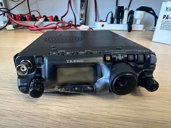 YAESU FT 817 ND QUADRIBANDA ALL MODE ULTIME SEIRE COME NUOVO CON ACCESSORI E IMBALLO GARANZIA CSY AND SON