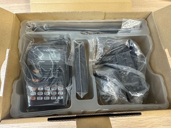 YAESU FT 70 DR/DE BIBANDA 144 430 PORTATILE ANALOGICO DIGITALE C4FM COME NUOVO DA DEMO IMBALLO E GARANZIA CSY AND SON UN ANNO