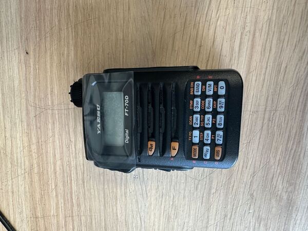 YAESU FT 70 DR/DE BIBANDA 144 430 PORTATILE ANALOGICO DIGITALE C4FM COME NUOVO DA DEMO IMBALLO E GARANZIA CSY AND SON UN ANNO