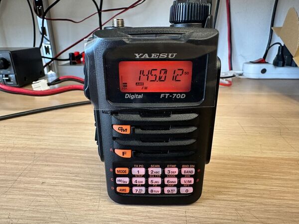 YAESU FT 70 DR/DE BIBANDA 144 430 PORTATILE ANALOGICO DIGITALE C4FM COME NUOVO DA DEMO IMBALLO E GARANZIA CSY AND SON UN ANNO