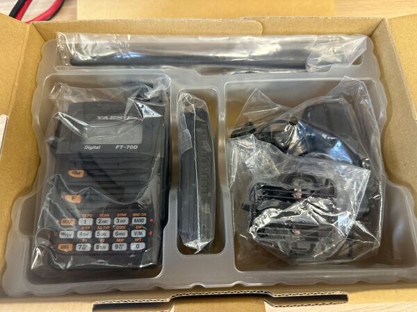 YAESU FT 70 DR/DE BIBANDA 144 430 PORTATILE ANALOGICO DIGITALE C4FM COME NUOVA CON IMBALLO E GARANZIA CSY AND SON