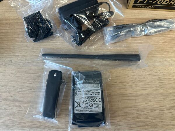 YAESU FT 70 DR/DE BIBANDA 144 430 PORTATILE ANALOGICO DIGITALE C4FM COME NUOVA CON IMBALLO E GARANZIA CSY AND SON