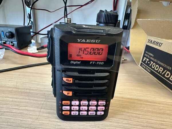 YAESU FT 70 DR/DE BIBANDA 144 430 PORTATILE ANALOGICO DIGITALE C4FM COME NUOVA CON IMBALLO E GARANZIA CSY AND SON