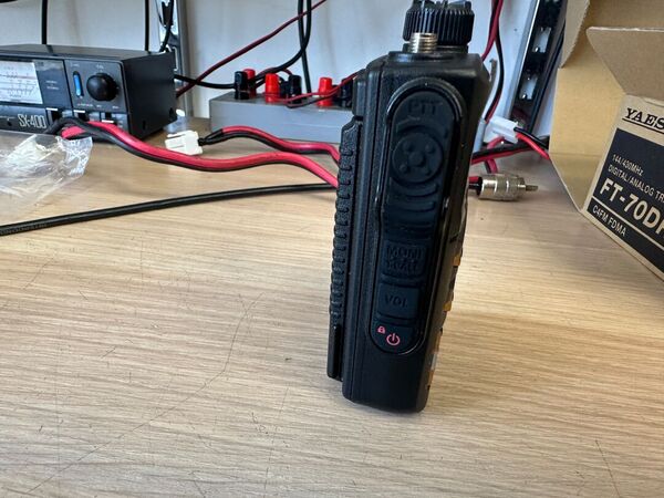 YAESU FT 70 DR/DE BIBANDA 144 430 PORTATILE ANALOGICO DIGITALE C4FM COME NUOVA CON IMBALLO E GARANZIA CSY AND SON