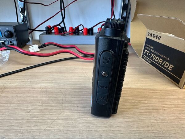 YAESU FT 70 DR/DE BIBANDA 144 430 PORTATILE ANALOGICO DIGITALE C4FM COME NUOVA CON IMBALLO E GARANZIA CSY AND SON