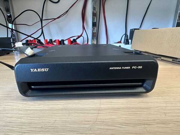 YAESU FC 50 ACCORDATORE AUTOMATICO DI LINEA HF E 50 MHZ COME NUOVO CON IMBALLO E GARANZIA CSY AND SON
