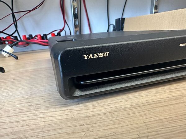 YAESU FC 50 ACCORDATORE AUTOMATICO DI LINEA HF E 50 MHZ COME NUOVO CON IMBALLO E GARANZIA CSY AND SON