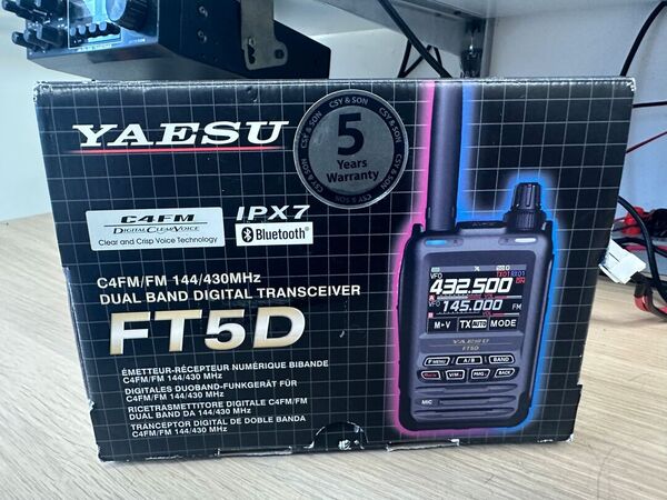 YAESU FT 5D PORTATILE BIBANDA ANALOGICO DIGITALE C4FM OTTIMO CON IMBALLO