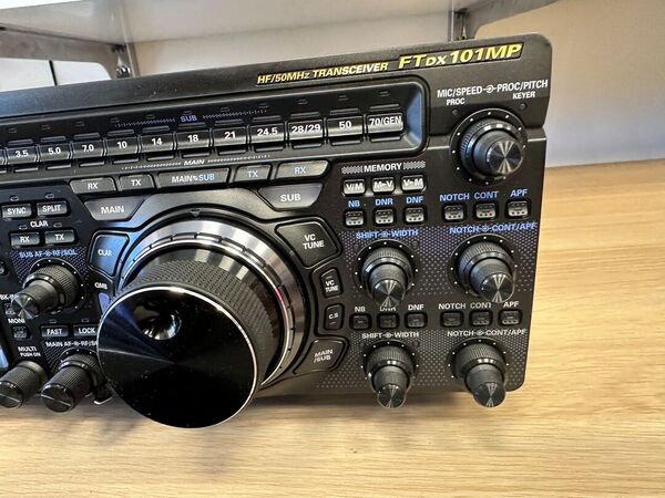 YAESU FT DX 101 MP HF E 50 MHZ ALL MODE 200 WATT COME NUOVO CON IMBALLI R FILTRO SSB