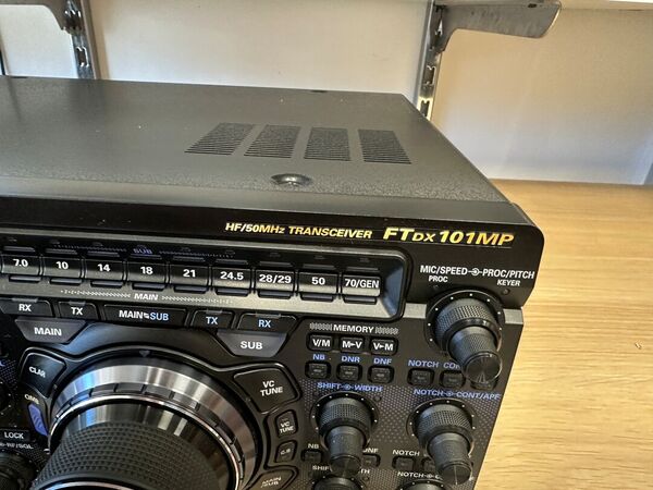 YAESU FT DX 101 MP HF E 50 MHZ ALL MODE 200 WATT COME NUOVO CON IMBALLI R FILTRO SSB