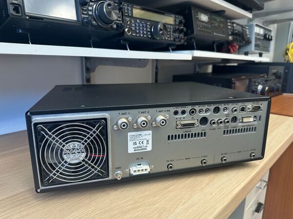 YAESU FT DX 101 MP HF E 50 MHZ ALL MODE 200 WATT COME NUOVO CON IMBALLI R FILTRO SSB