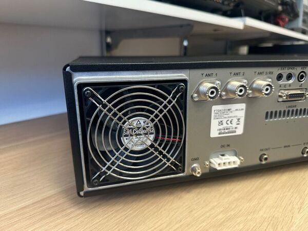YAESU FT DX 101 MP HF E 50 MHZ ALL MODE 200 WATT COME NUOVO CON IMBALLI R FILTRO SSB