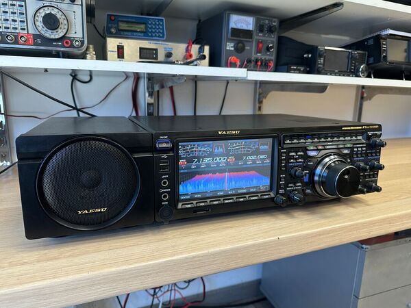 YAESU FT DX 101 MP HF E 50 MHZ ALL MODE 200 WATT COME NUOVO CON IMBALLI R FILTRO SSB