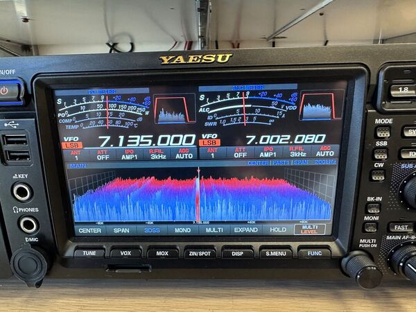 YAESU FT DX 101 MP HF E 50 MHZ ALL MODE 200 WATT COME NUOVO CON IMBALLI R FILTRO SSB