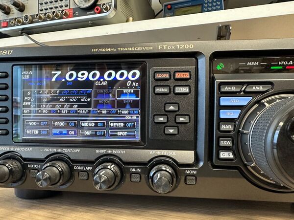 YAESU FT DX 1200 HF E 50 MHZ ALL MODE OTTIMO CON IMBALLO