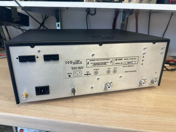 ACOM 1010 AMPLIFICATORE LINEARE STATO SOLIDO ULTIMO MODELLO OTTIMO CON DOPPIO IMBALLO