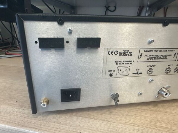 ACOM 1010 AMPLIFICATORE LINEARE STATO SOLIDO ULTIMO MODELLO OTTIMO CON DOPPIO IMBALLO
